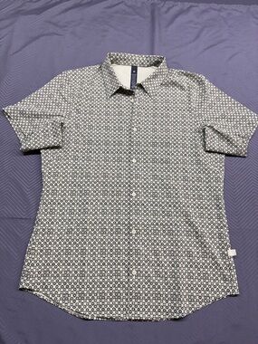 Lululemon Men's Short Sleeve Button-Down Green & Black Patterned Shirt Size L